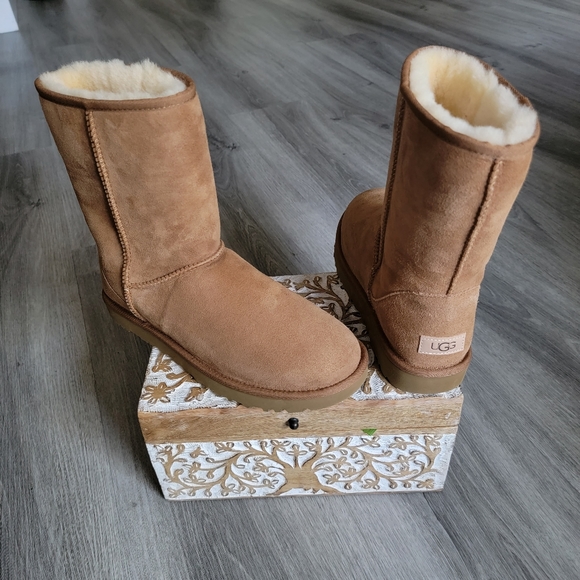 UGG Classic Short II Suede Boot - Picture 1 of 7